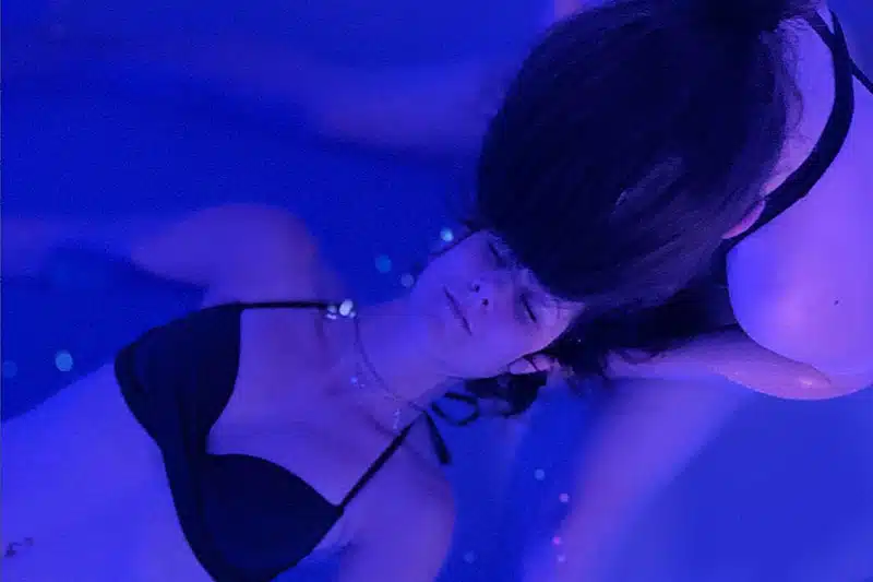 Massage during floatation therapy